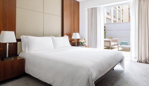 Deluxe King with Fifth Avenue Terrace
