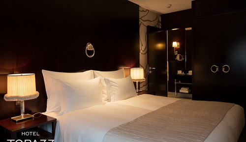 Deluxe Room at TOPAZZ