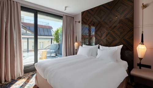 Signature Suite Lamee