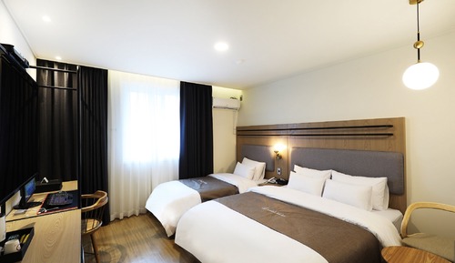 Deluxe Twin Room (Free Netflix)