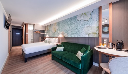 Premium Room, 1 Queen Bed with Sofa bed