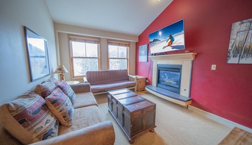 Design Condo, 1 Bedroom, Balcony, Mountain View (Silver Mill 8304)