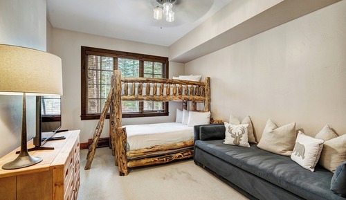 Premier Condo, 2 Bedrooms (Bear Paw)