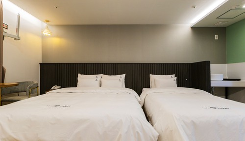 Twin Room, Multiple Beds, City View