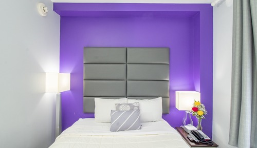 Standard Room 1 Queen Bed City View