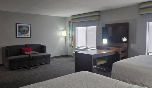 Suite, 2 Queen Beds, Non Smoking