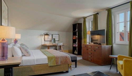 Junior Suite (St Thomas Church View)
