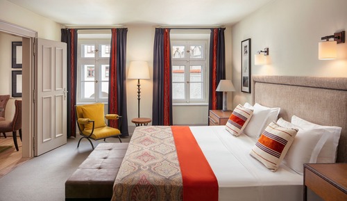 Deluxe Suite (Castle View)