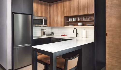 Suite, 1 King Bed, Corner (Hearing Accessible)