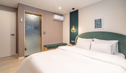 Business Double Room, City View