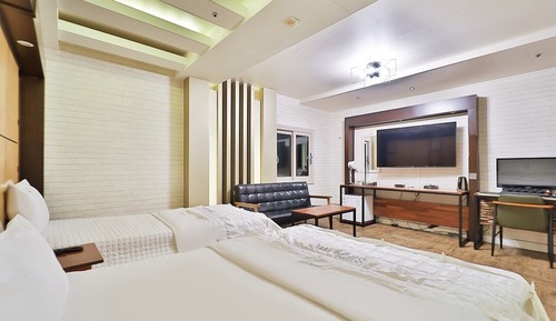 Family Twin Room
