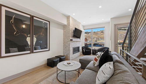 Studio (2 Bedrooms)