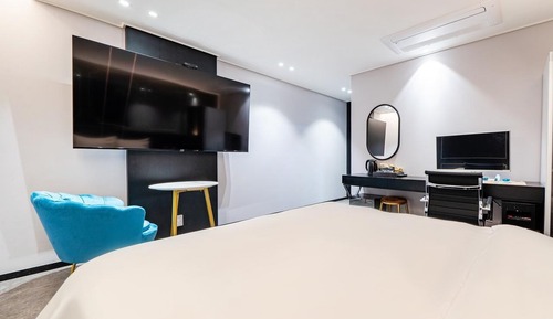 Business Double Room, 1 Queen Bed, Non Smoking, City View