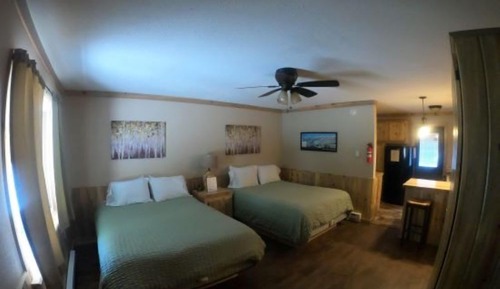 Double Queen Bed Kitchen Tub/Shower