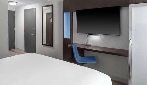 Room, 1 King Bed (Mobility Accessible, Roll-in Shower)