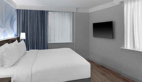 Room, 1 King Bed, Corner