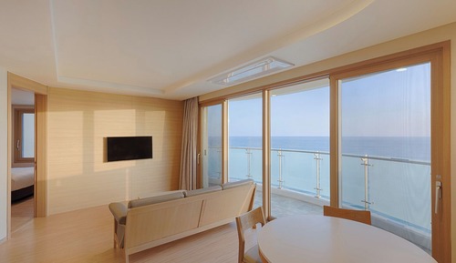 [Resort] Suite (Kitchen/Panoramic View/Bed)