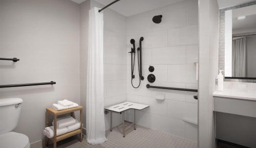 Queen Suite - Mobility Access