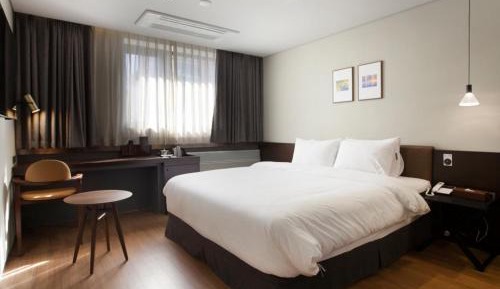 Double Room Assigned at Check-in – No Parking