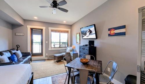 Studio Apartment with Balcony