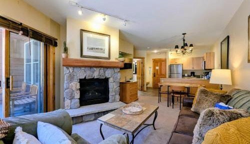 One-Bedroom Apartment with Balcony