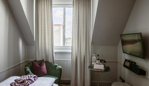  Einzelzimmer – Josefine Petite
