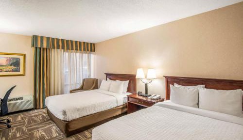 Queen Room with Two Queen Beds - Non-Smoking/Pet Friendly