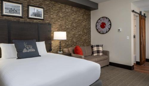 Deluxe Queen Room