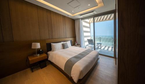 Double Room with Balcony and Sea View