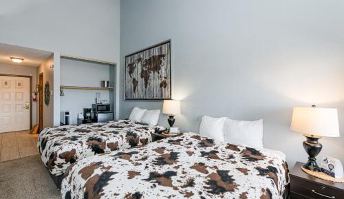 Deluxe Queen Room with Two Queen Beds