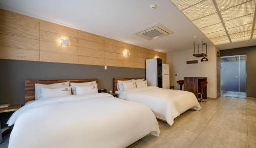 Suite with Hot Tub