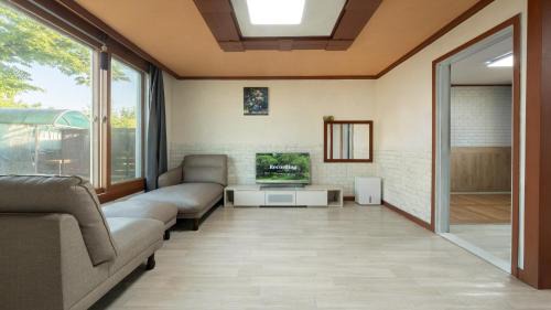 Studio 4
