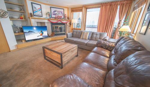 Three-Bedroom Apartment with Balcony