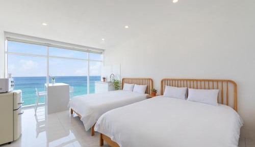 Double Room With Sea View 7