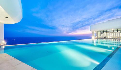Deluxe Double with Lake View - 1 Day Pool Access for 2 