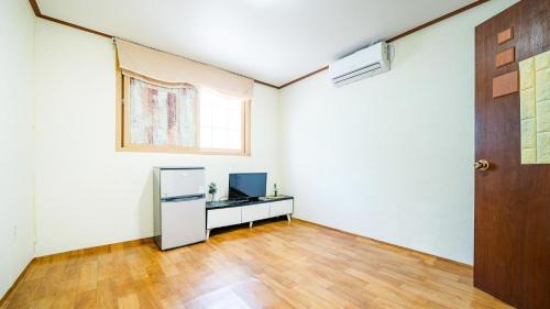 Studio 2