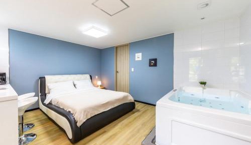 Double Room 8