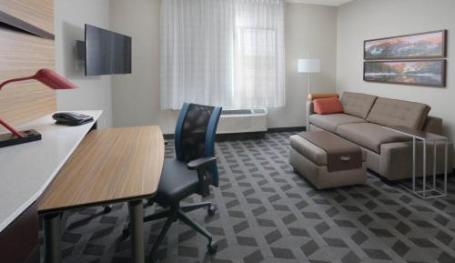 One-Bedroom Queen Suite