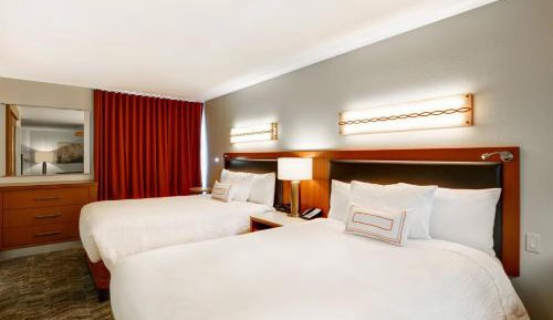 Queen Suite with Two Queen Beds, High Floor and Trundle Sofa