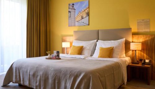 Deluxe Double Room with Balcony and Courtyard View