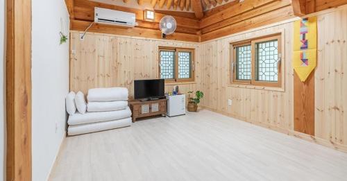 Triple Room 2