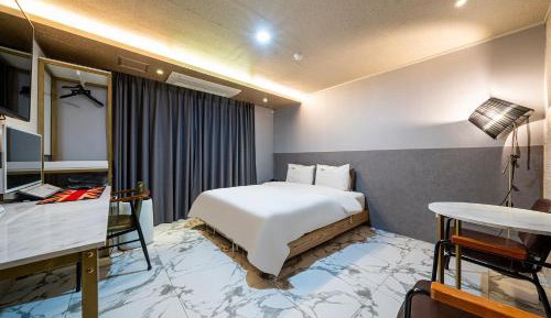 Standard King Room