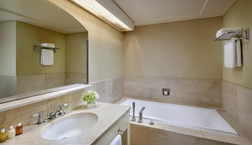 Corner Suite Mountain