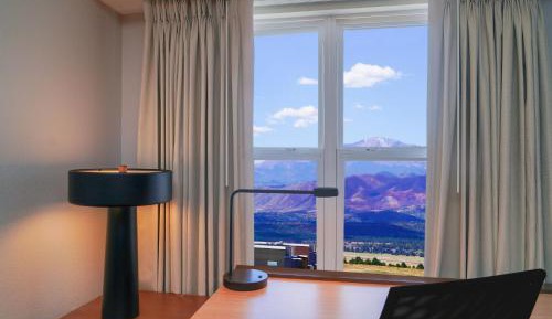 One-Bedroom Suite with Sofa Bed and Mountain View