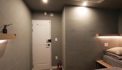 Deluxe Twin Room with Shared Bathroom