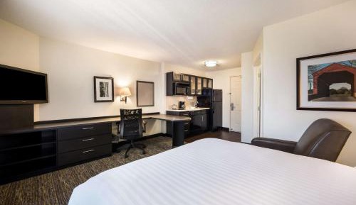 Queen Studio Suite