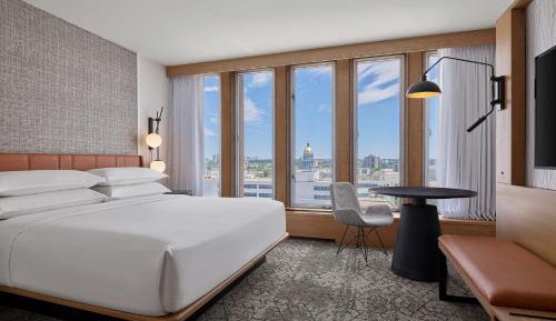 Deluxe King Room with City View