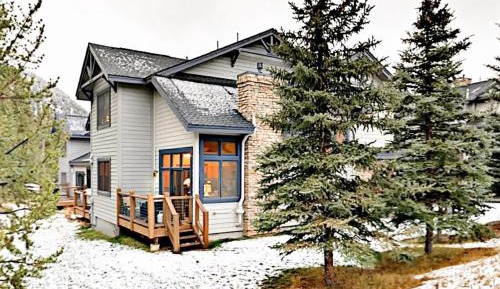 Three-Bedroom Vacation Home 