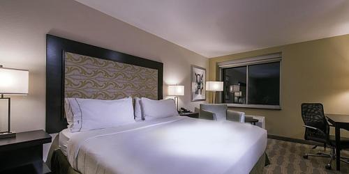Standard King Room - Communications Accessible
