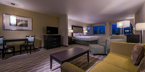 King Suite with Mountain View and Sofa Bed